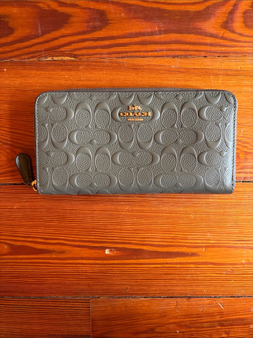 Coach Signature Embossed Zip Wallet in Olive New Without Tags